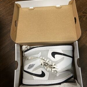 Nike White and Black Women's Sneakers
